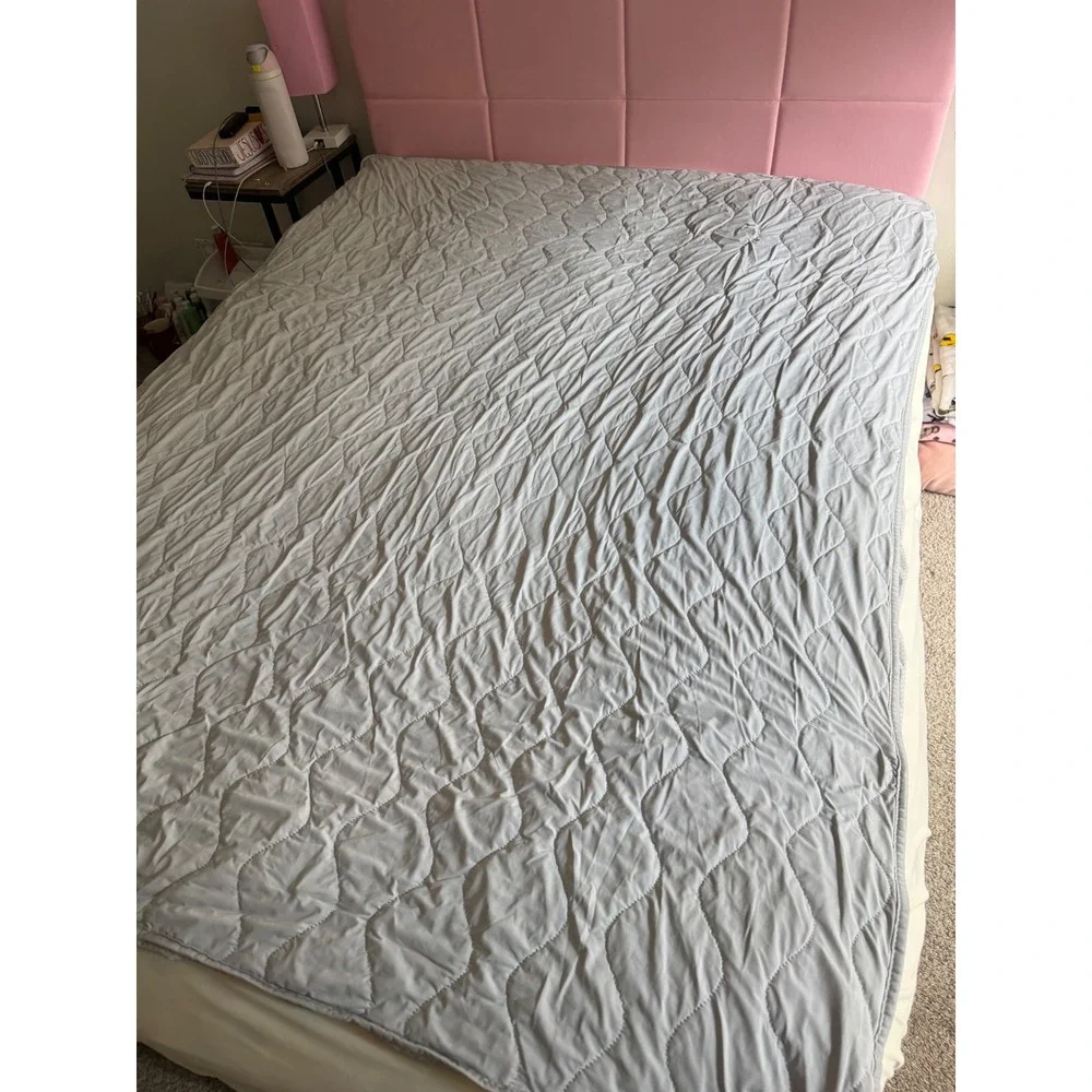 Chicute Cooling Pet Blanket Grey Quilted Non-Slip Mat 70x57 Large Dog Cat Bed